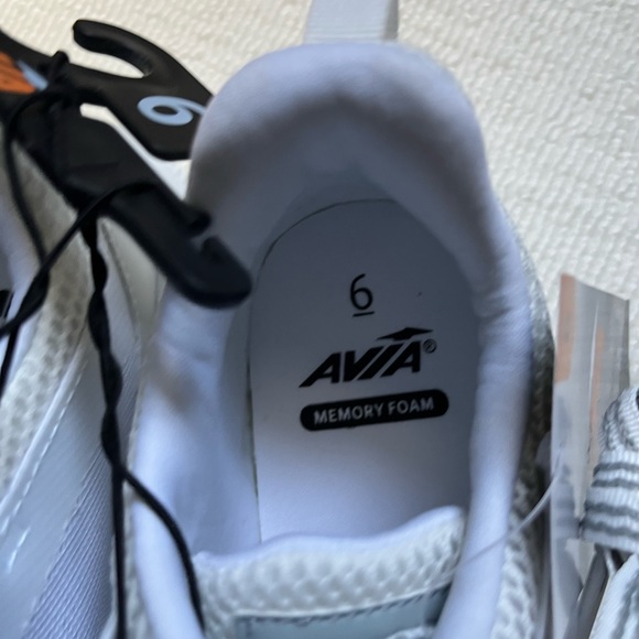 White memory foam tennis shoes - Picture 3 of 4